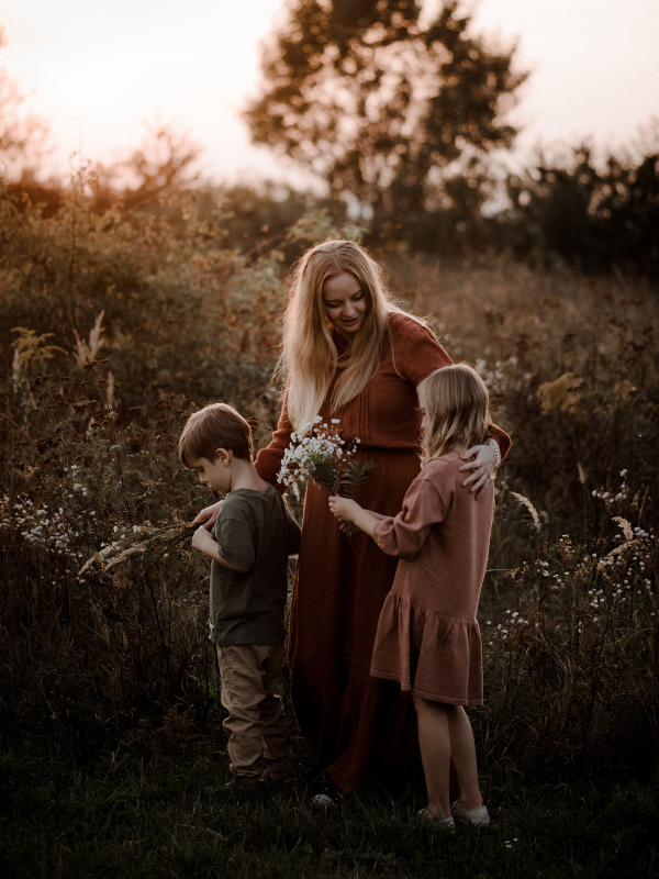 Profesionální fotografka z Prahy Jarmila Nosková se svými dětmi v přírodě