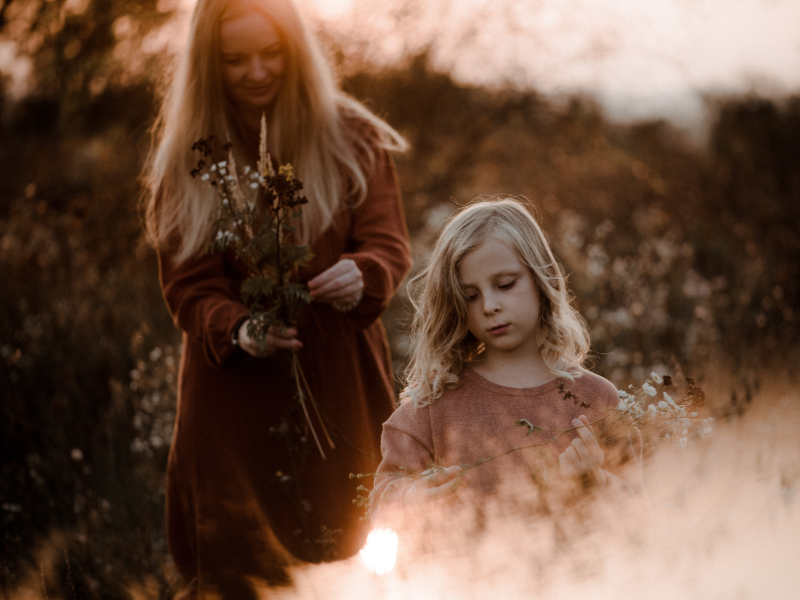 Profesionální fotografka z Prahy Jarmila Nosková se svou dcerou v přírodě